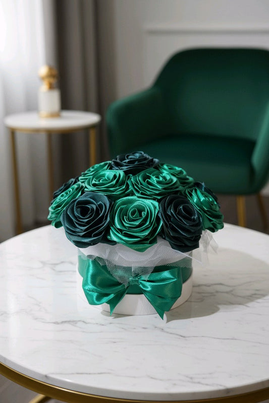 Käsintehty satiiniruusubuketti lahjaboxissa – 19 ruusua