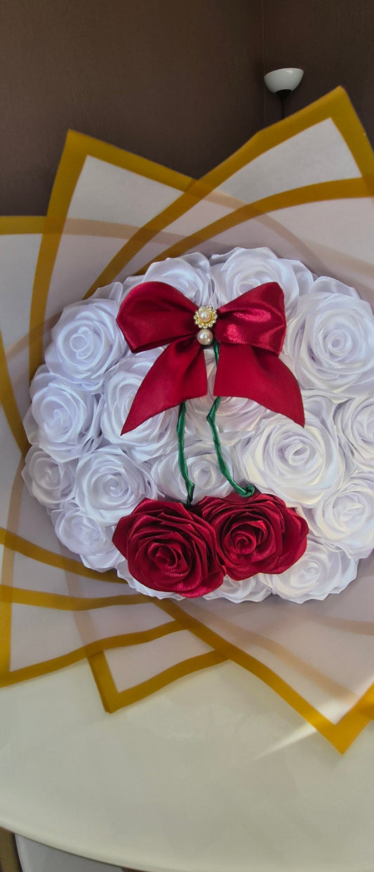 Käsintehty kirskikka satiiniruusukimppu