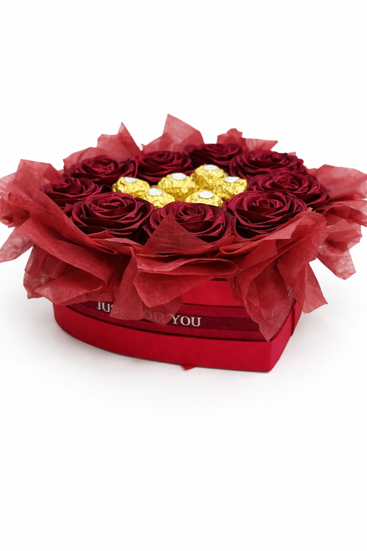 Käsintehty ruusu- ja suklaarasia (Ferrero Rocher)